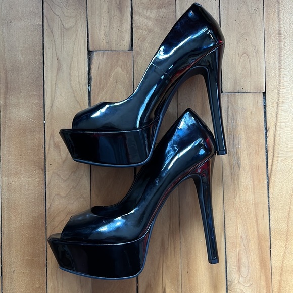 Jessica Simpson black platform heels - Picture 6 of 8